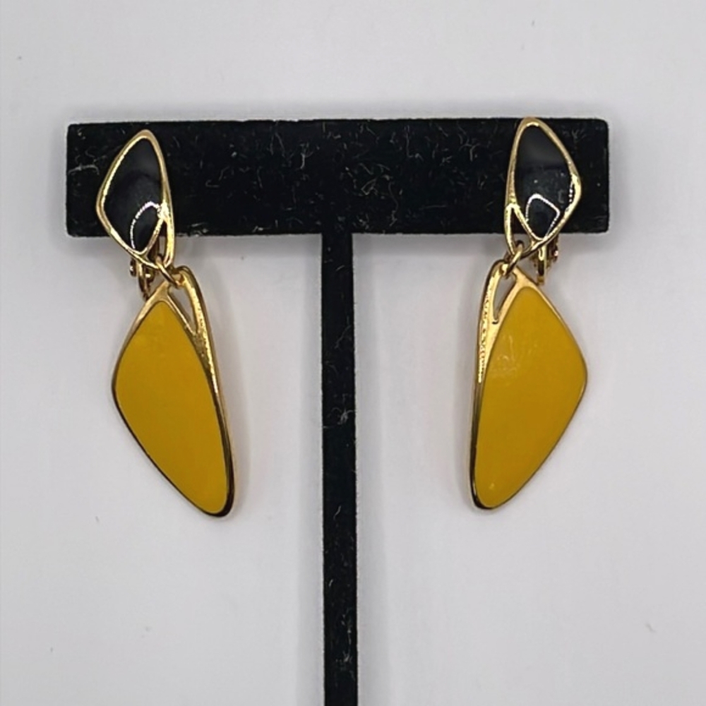 Vintage Black and Yellow Enamel Gold Tone Clip-on Earrings Like New